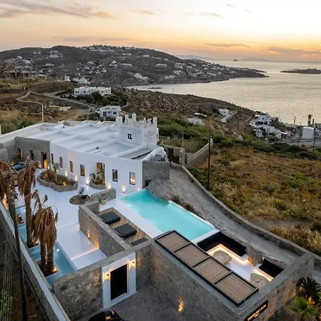 Soothing With Outdoor Hot Tub *